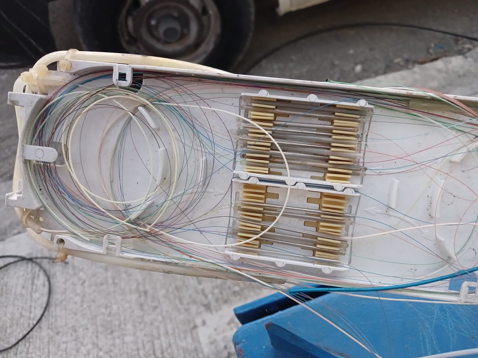 Fusion splicer being used during Xtrinet fibre optic field work